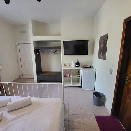 Black Fig Country house